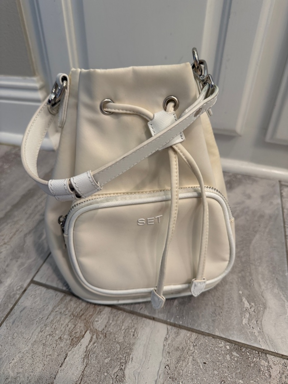 SET Active Cream Drawstring Bucket Shoulder Bag